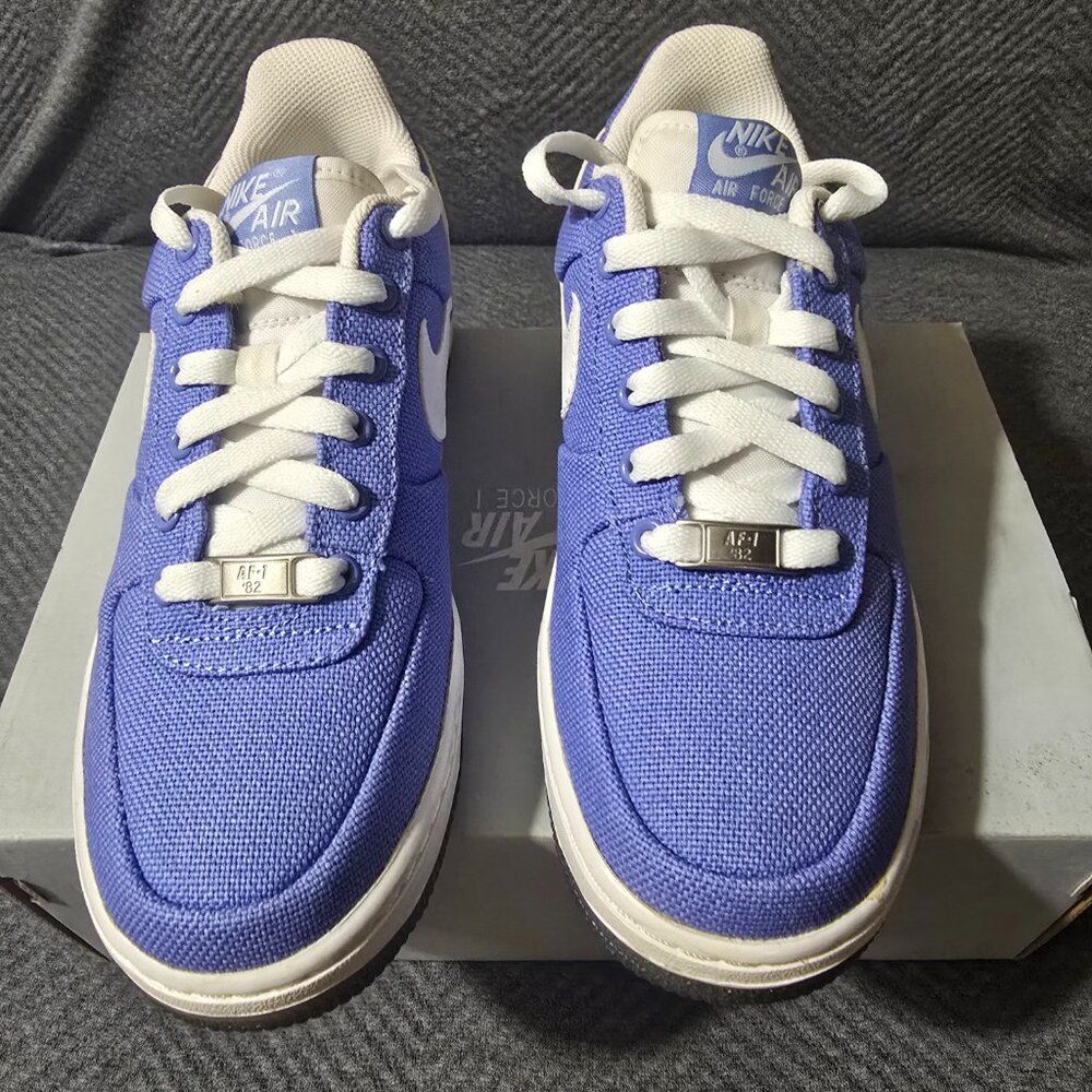 Womens Air Force 1's Size 6 with certificate Authenticity